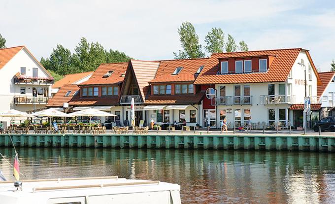 Hotel Zur Bruecke グライフスヴァルト エクステリア 写真